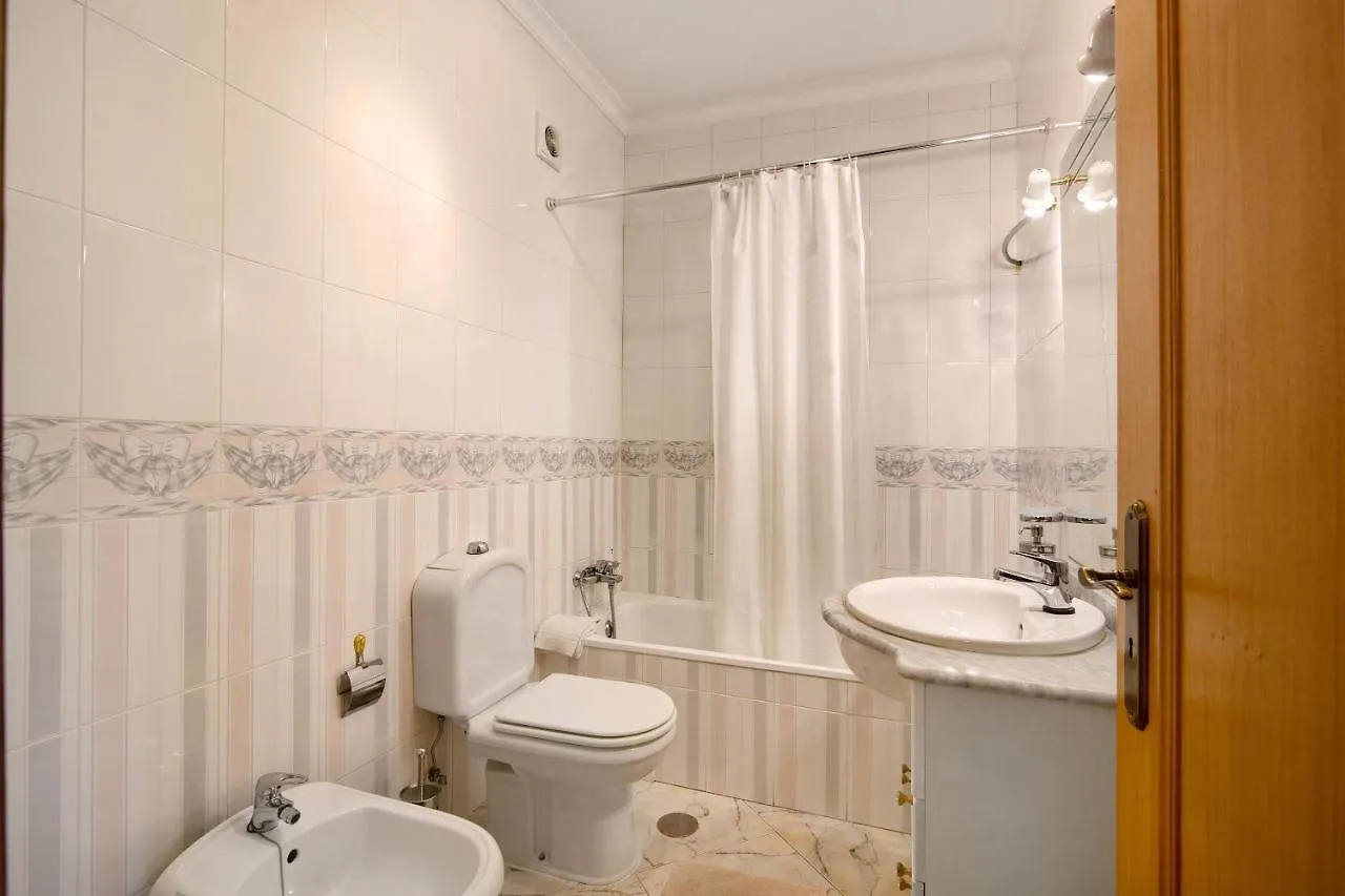 Columbus Beach Apartment Quarteira 0*,  Portugal